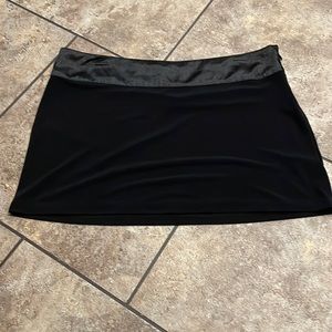 Guess skirt size large